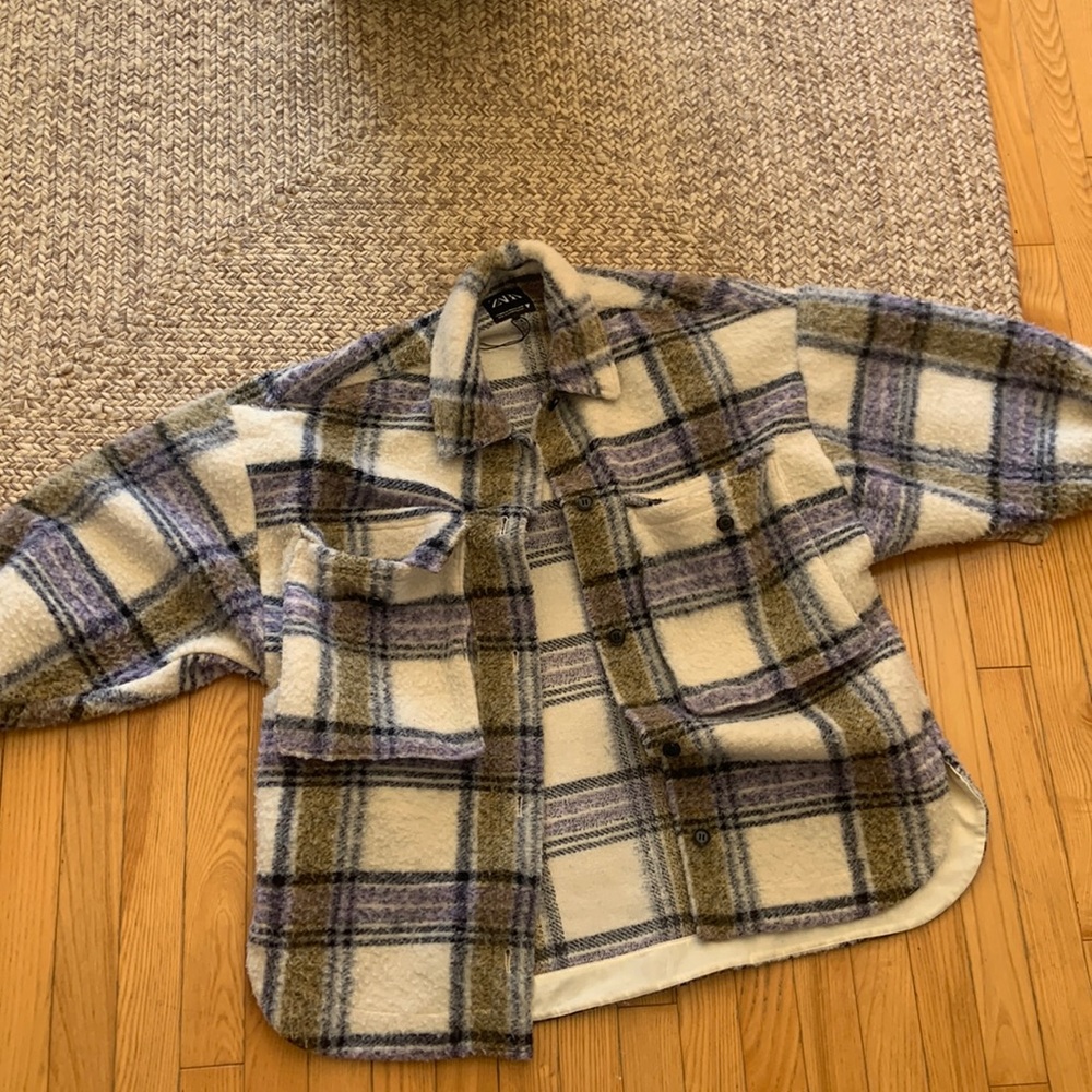 zara shacket worn 2 times. amazing condition
